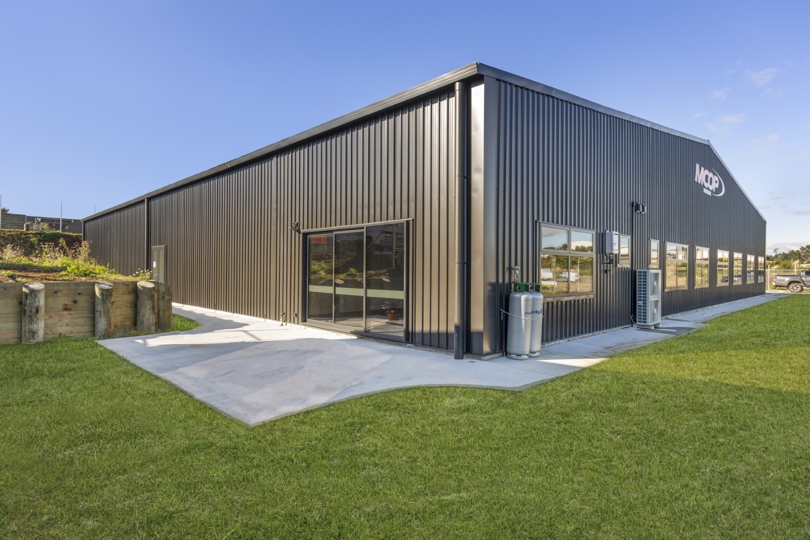 Mikes Chainsaws Industrial Warehouse and Office Building - Bell Block