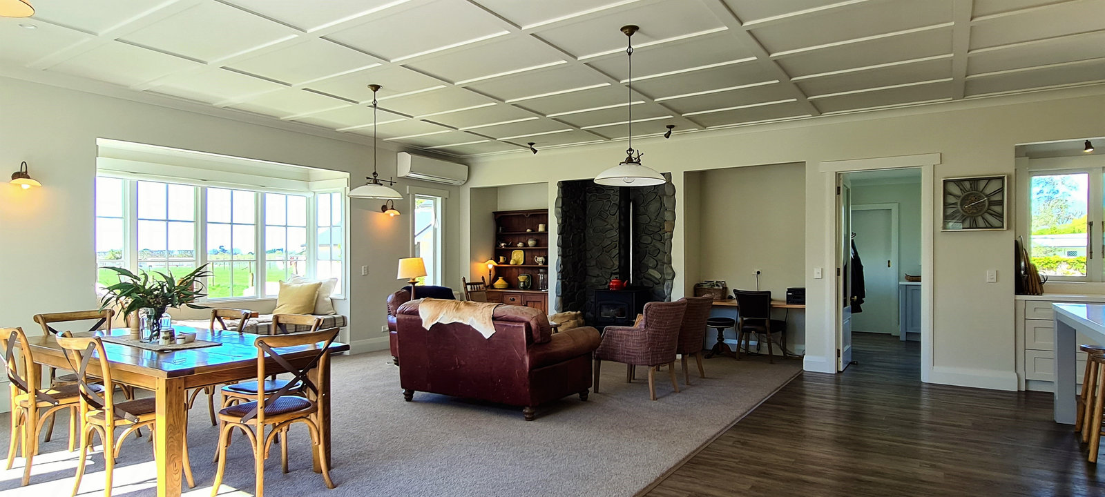 Frimley Post-War Colonial Farmhouse Modernisation