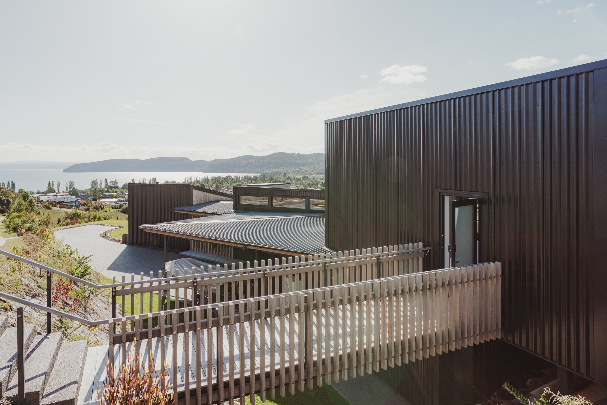 The Bridge House: Modern Residence Next to Kinloch Jack Nicklaus Golf Course