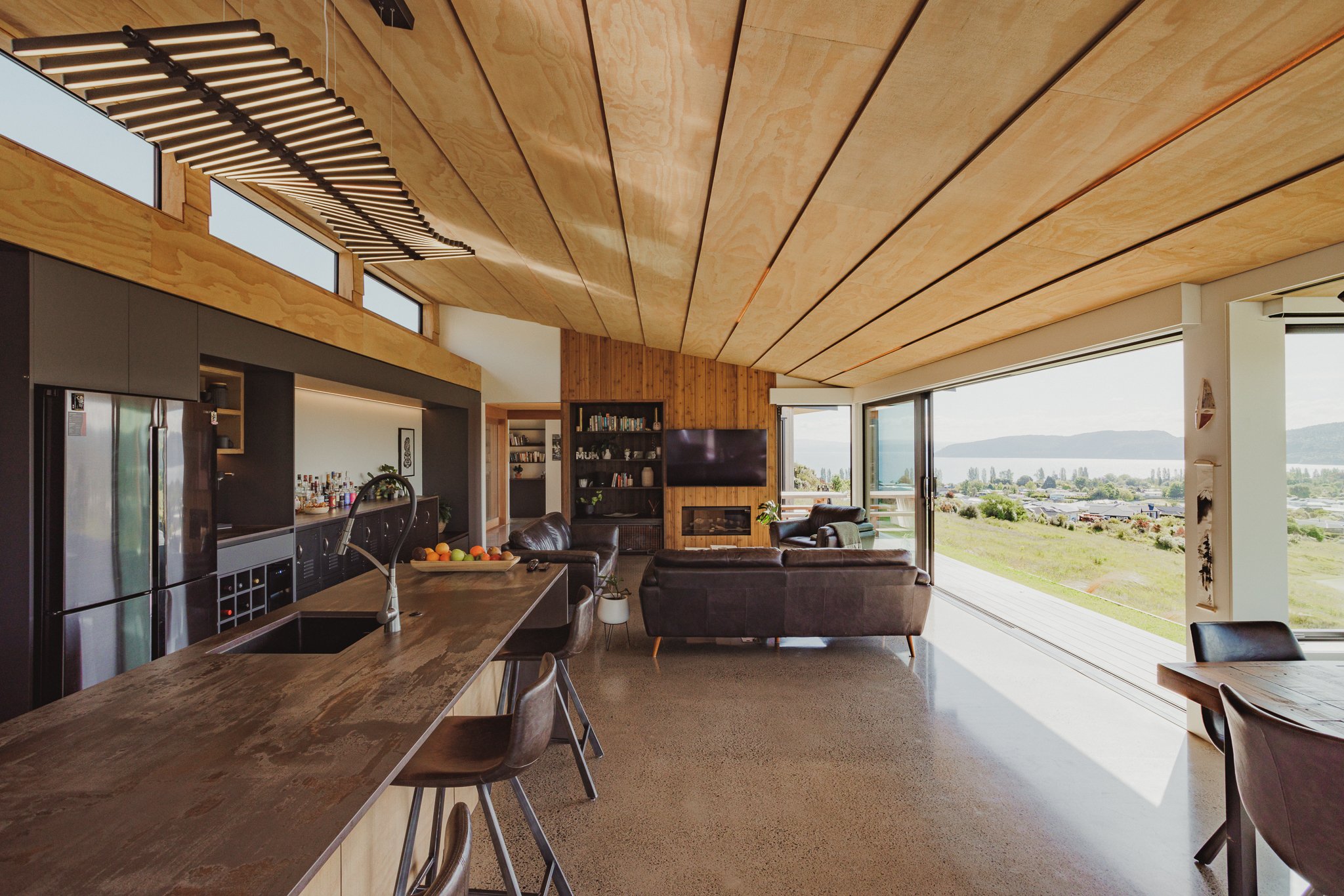 The Bridge House: Modern Residence Next to Kinloch Jack Nicklaus Golf Course