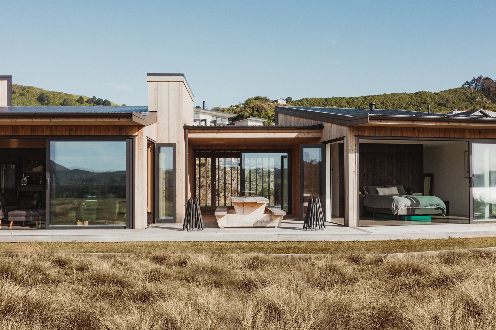 The Bridge House: Modern Residence Next to Kinloch Jack Nicklaus Golf Course