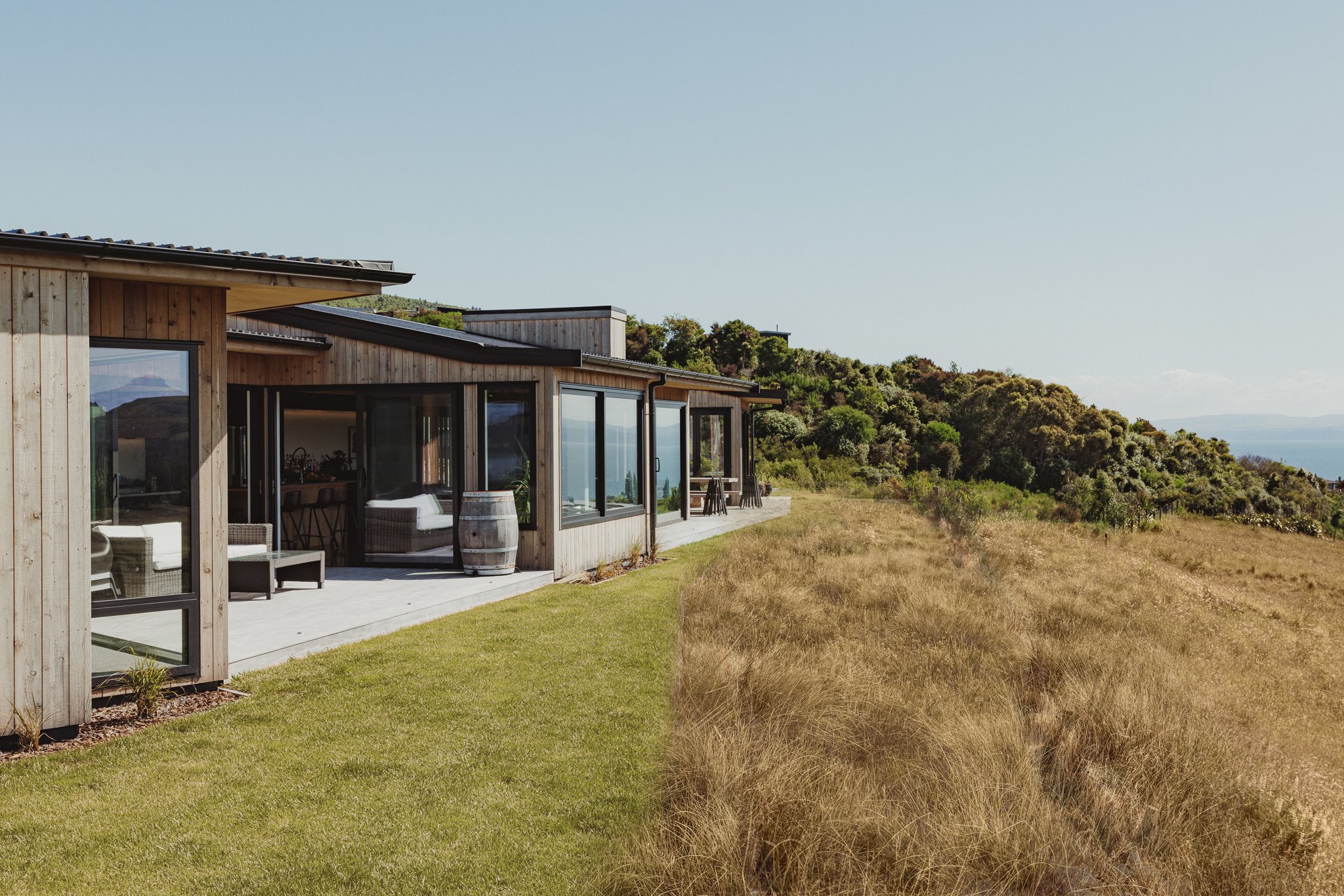 The Bridge House: Modern Residence Next to Kinloch Jack Nicklaus Golf Course