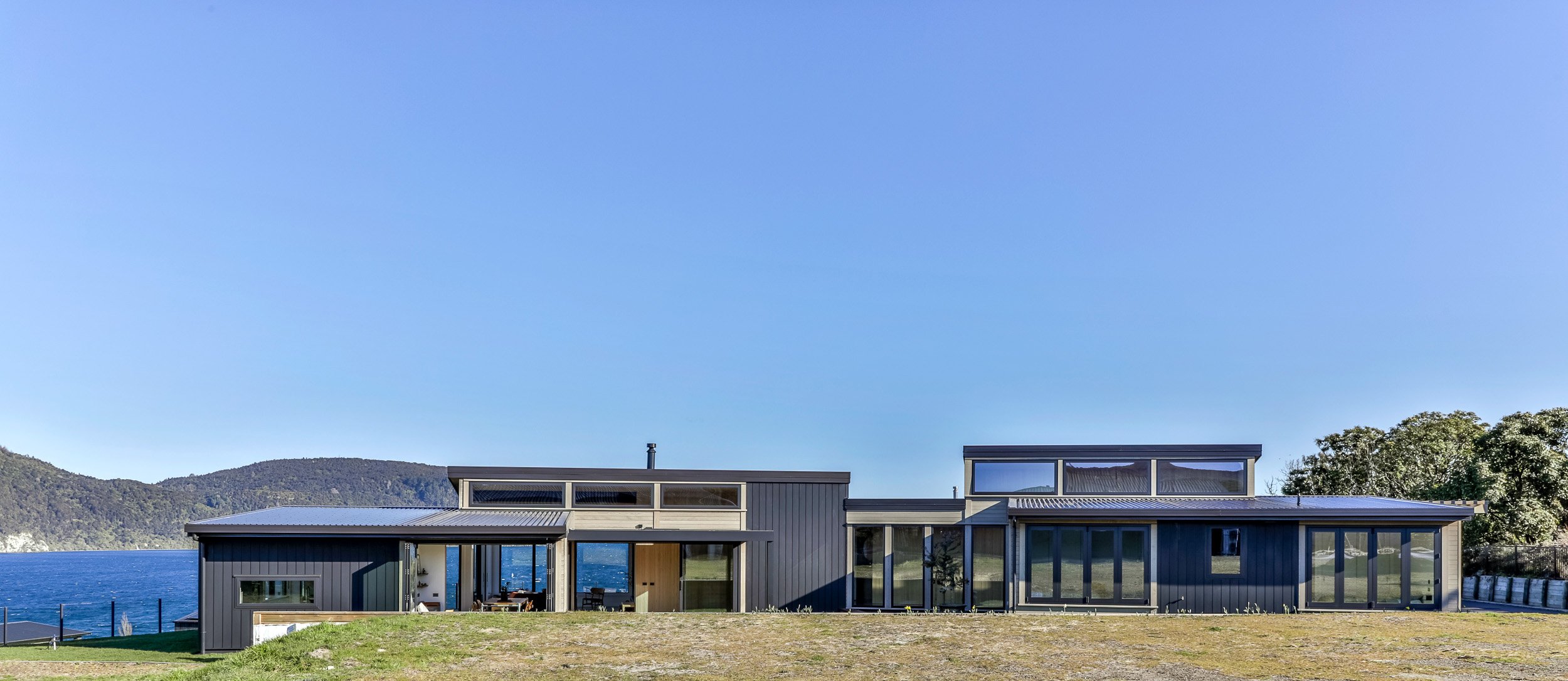 Oak Leaf Abode: Kinloch Lake View Residence