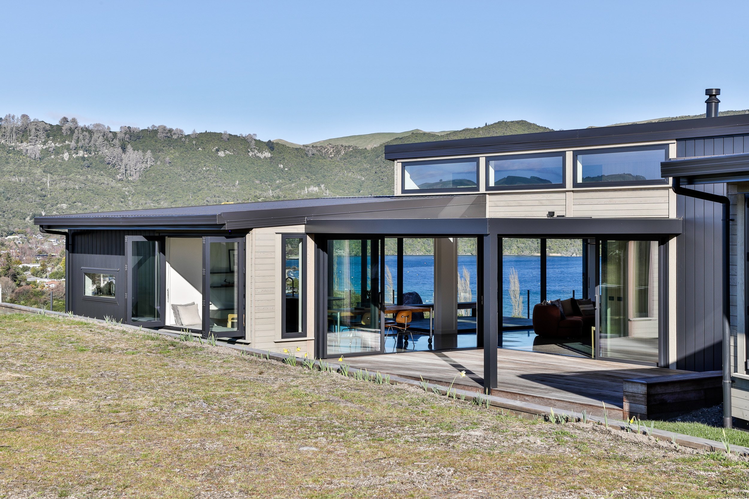 Oak Leaf Abode: Kinloch Lake View Residence