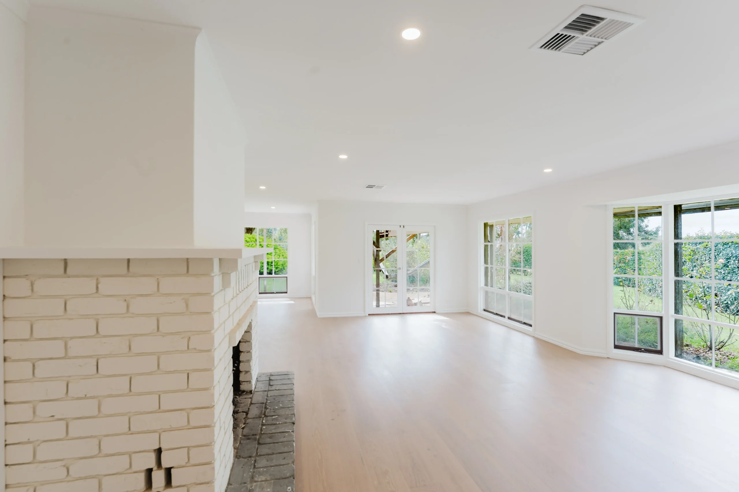 Flaxley House تجديد بأسلوب بسيط دافئ