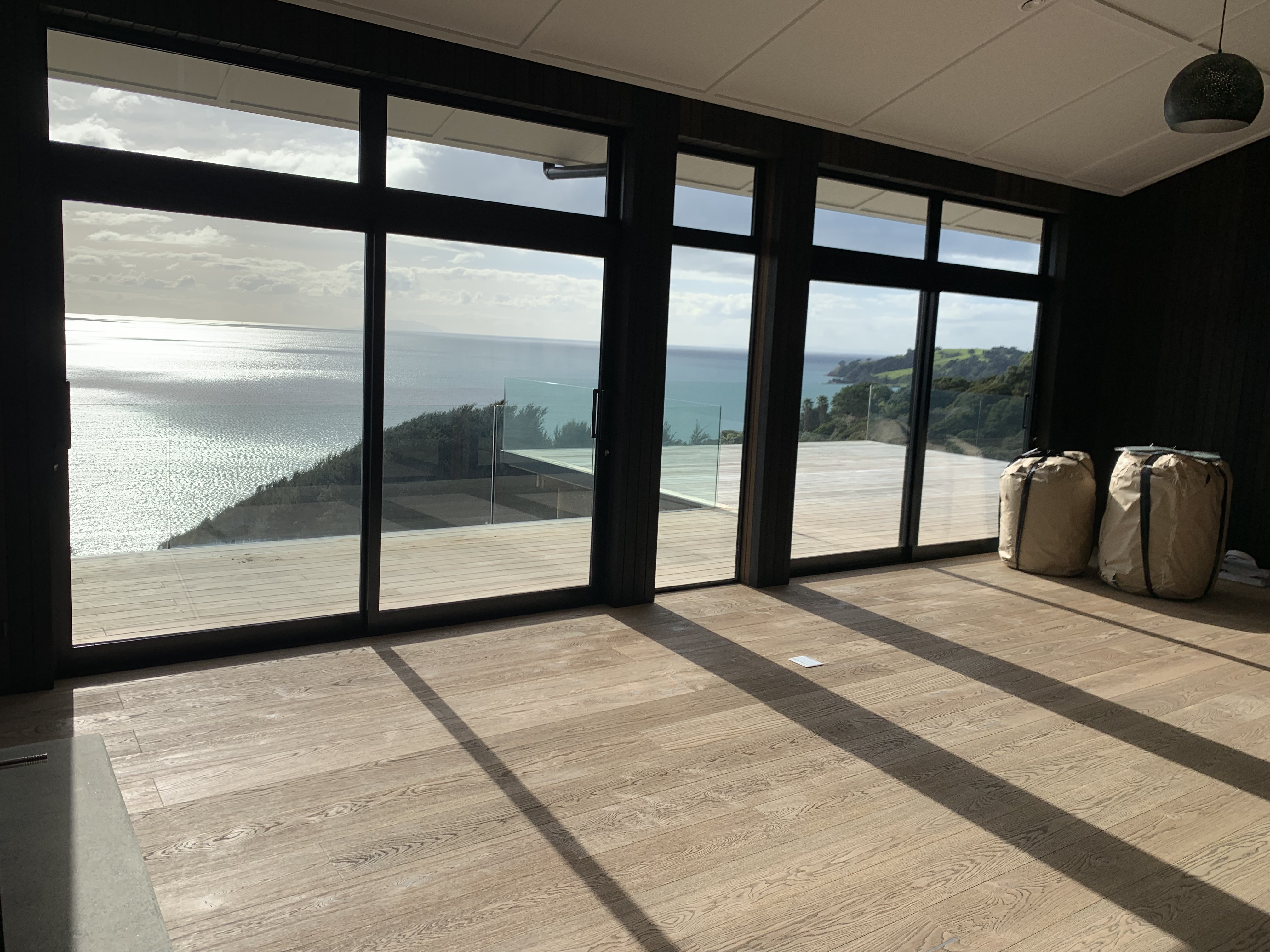 Onetangi Clifftop Residence