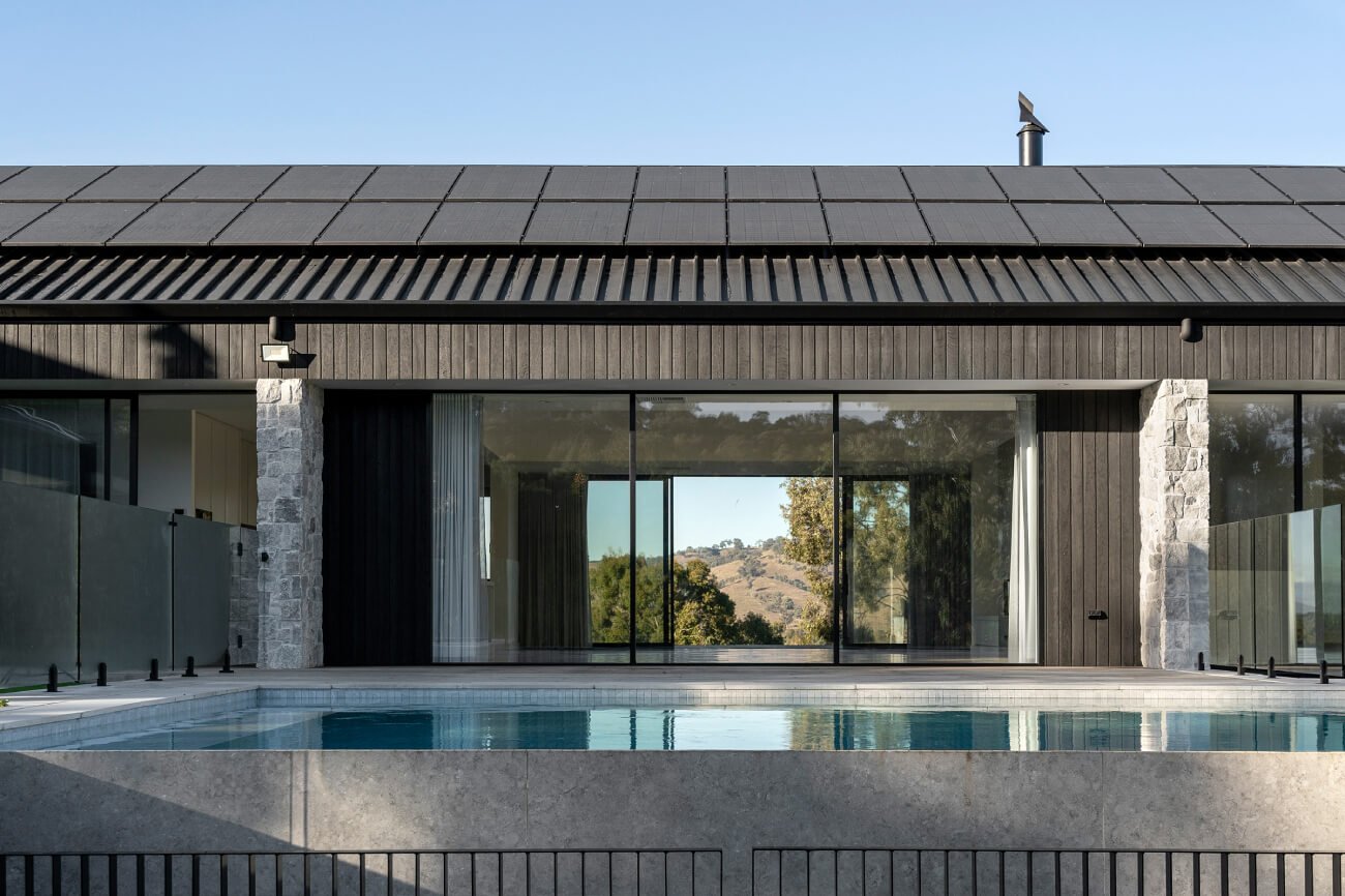 Murray View: A Modern Barn-Style Home Overlooking Murray Valley
