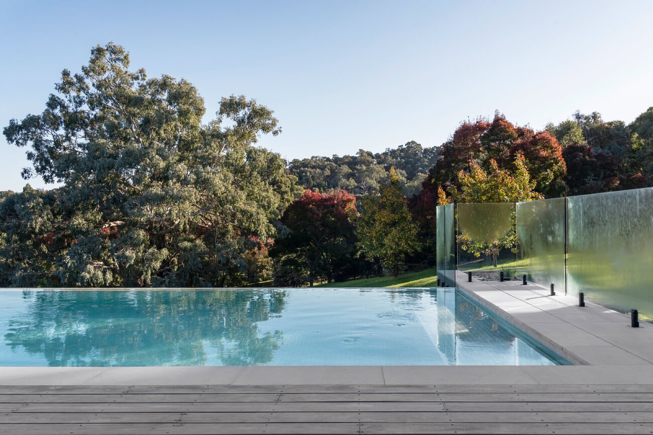 Murray View: A Modern Barn-Style Home Overlooking Murray Valley