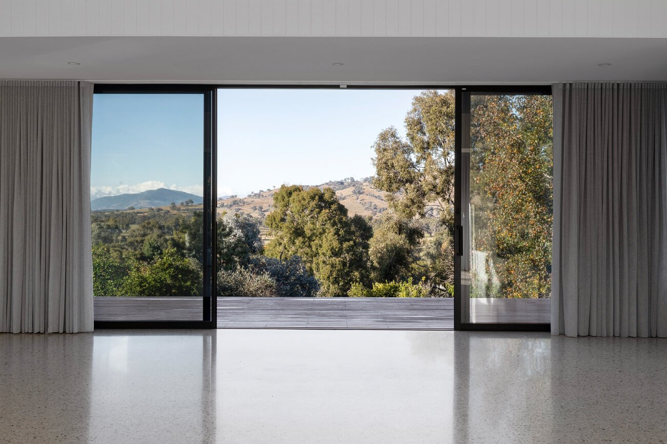 Murray View: A Modern Barn-Style Home Overlooking Murray Valley