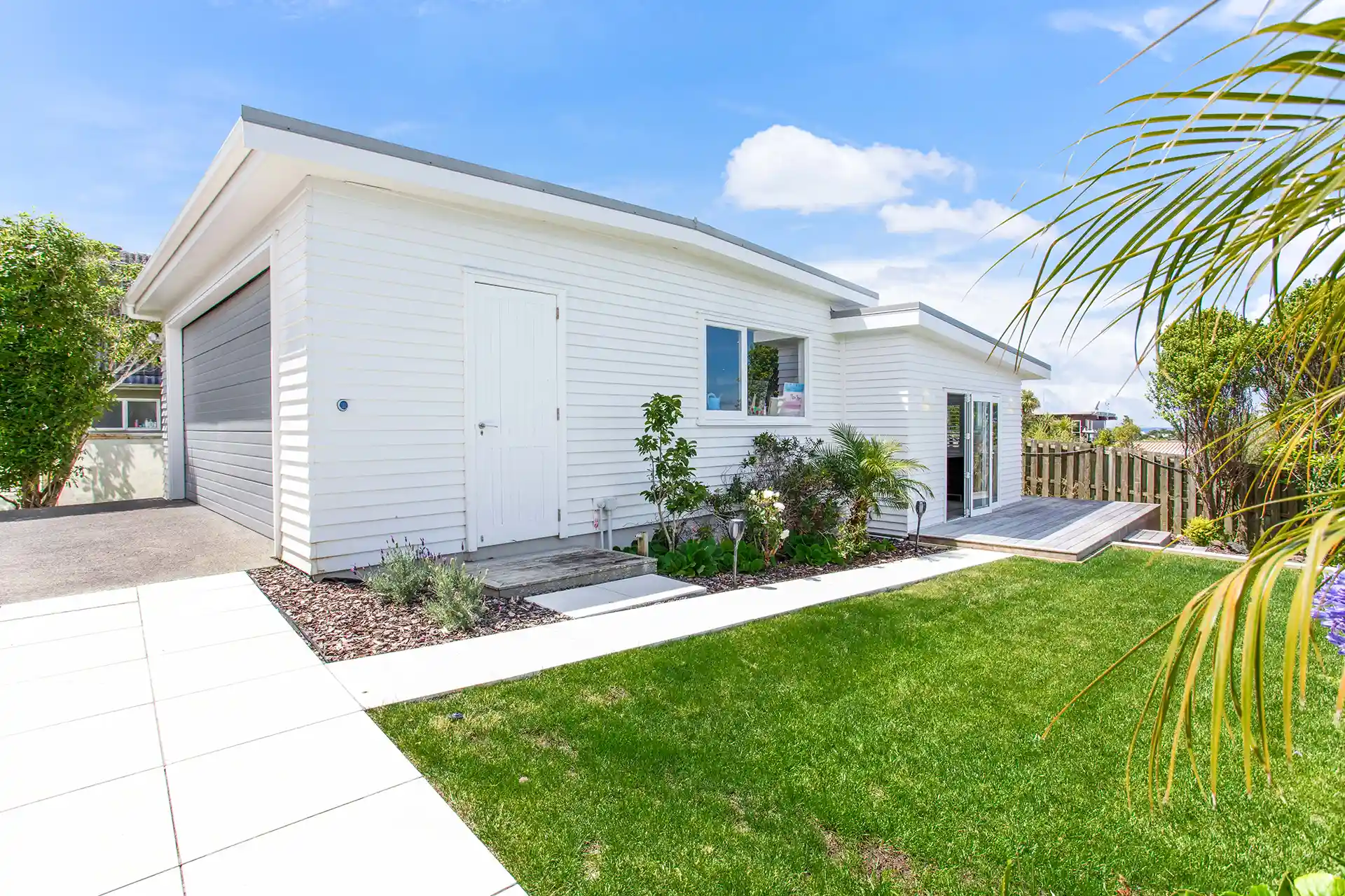 Studio extension next to swimming pool at Mairangi Bay