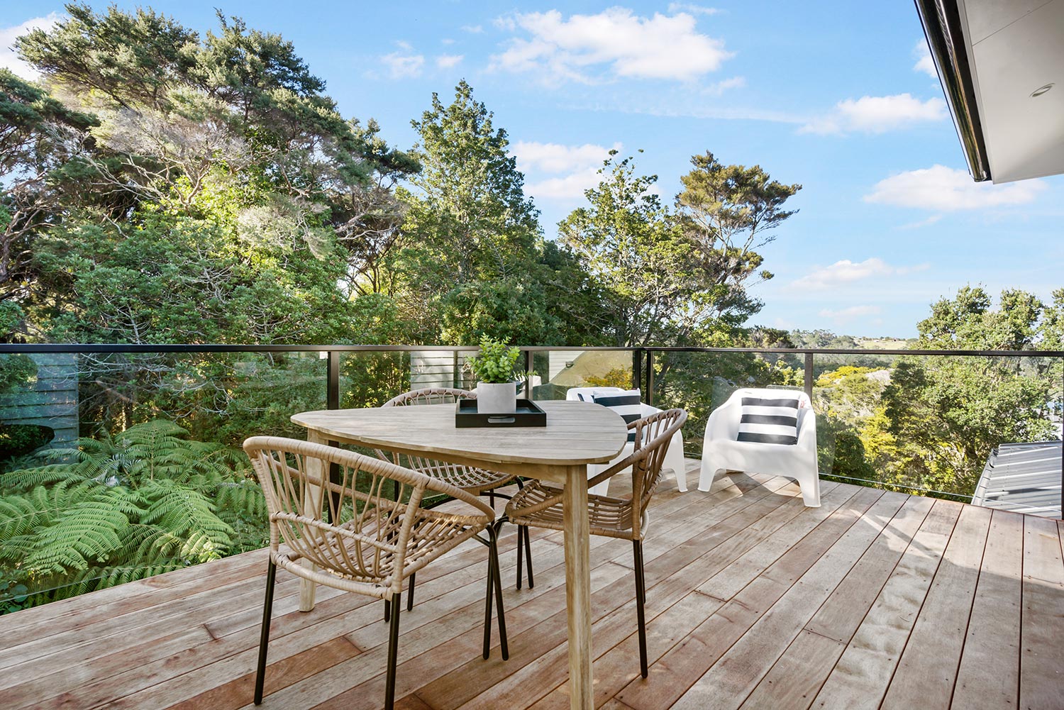 Glenfield new residential home adjacent to native bushland