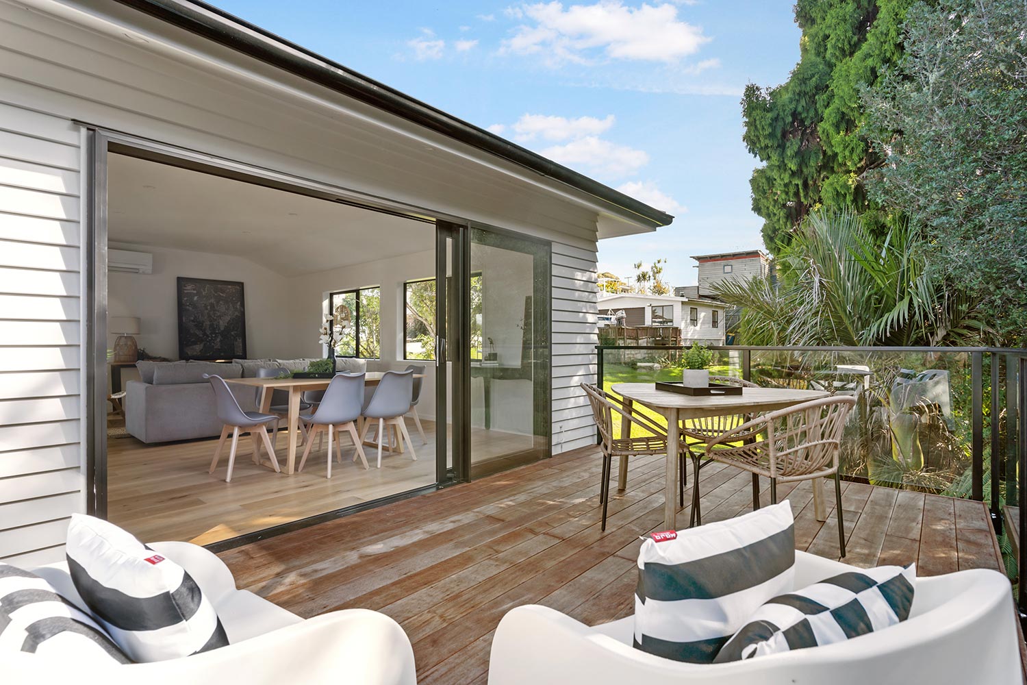 Glenfield new residential home adjacent to native bushland