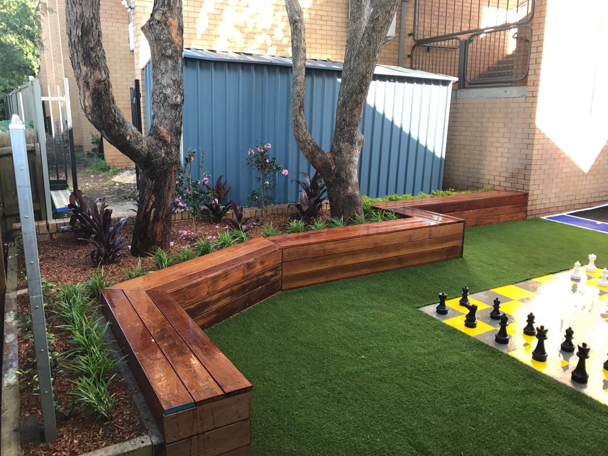 المرحلة الثالثة من أعمال تنسيق الحدائق لـ St Gabriels Catholic School Bexley