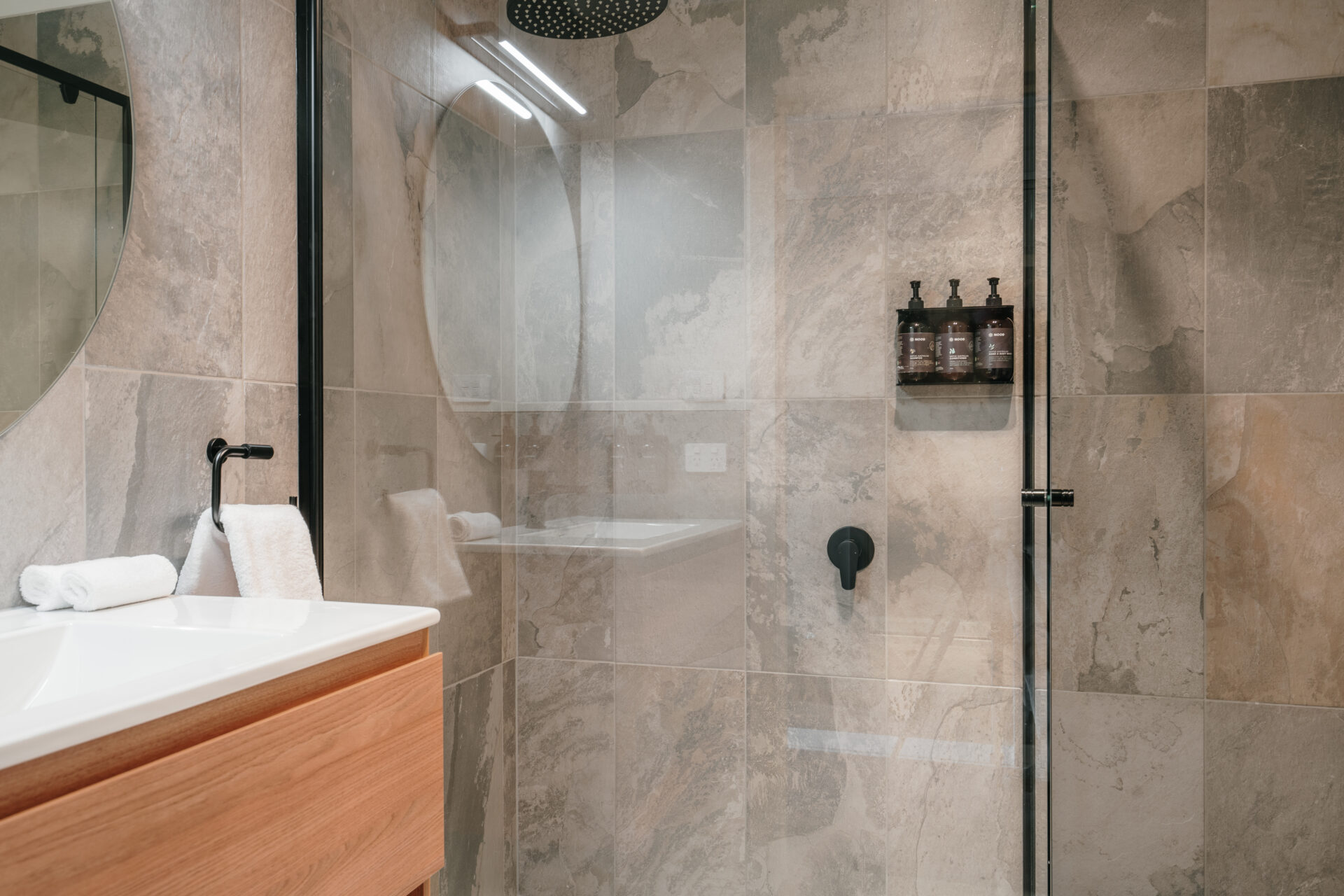 Cradle Mountain Hotel 客房浴室翻新