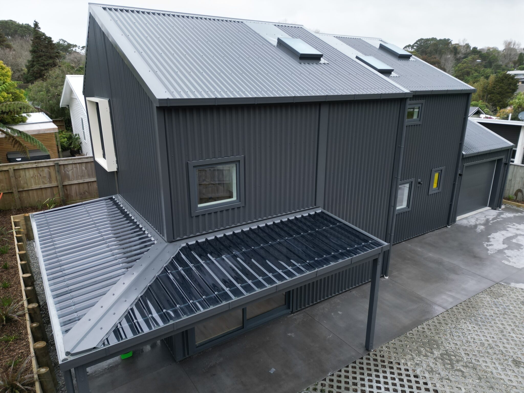 New Plymouth 紧凑地段两层新居