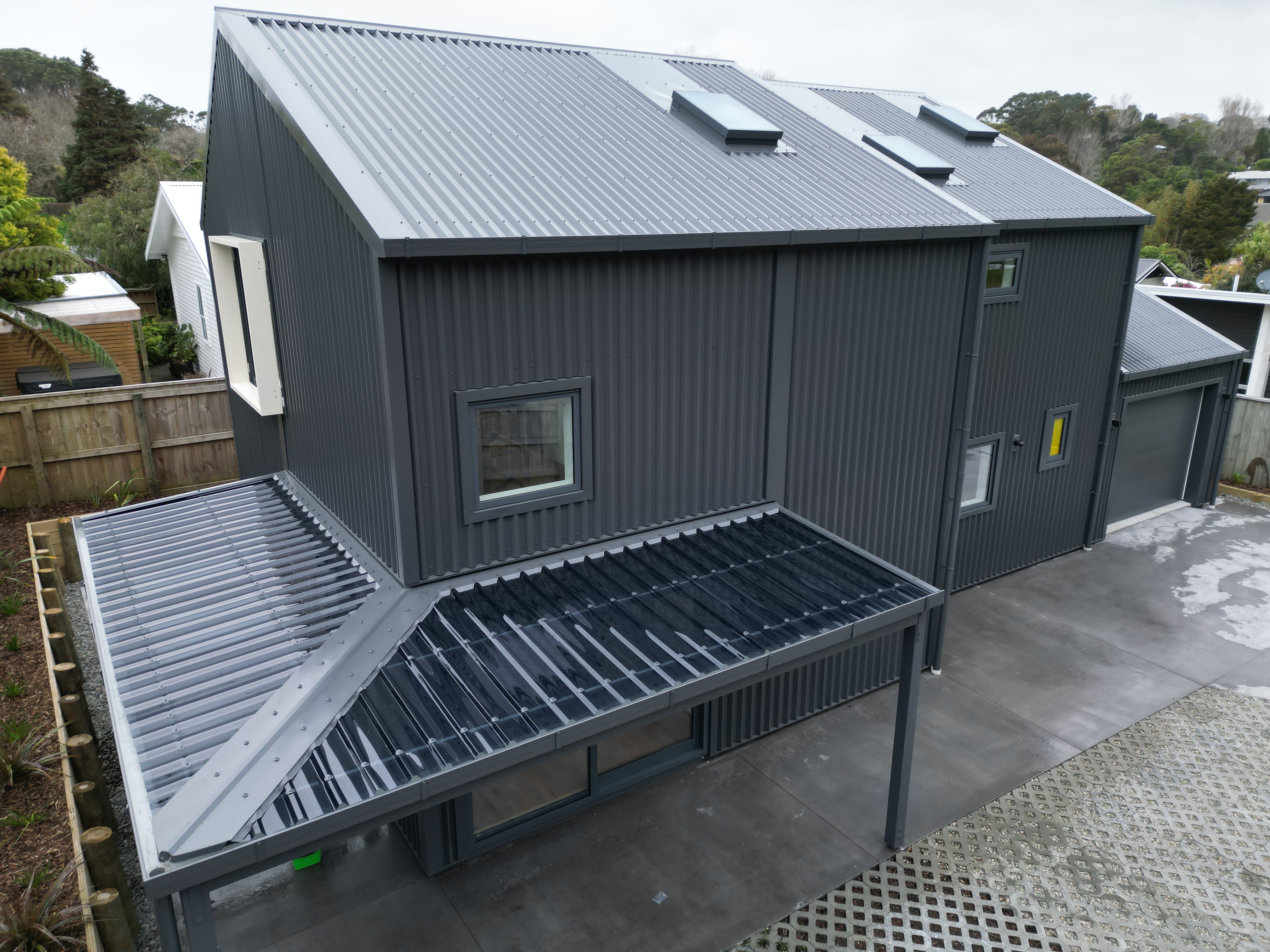 New Plymouth 紧凑地段两层新居