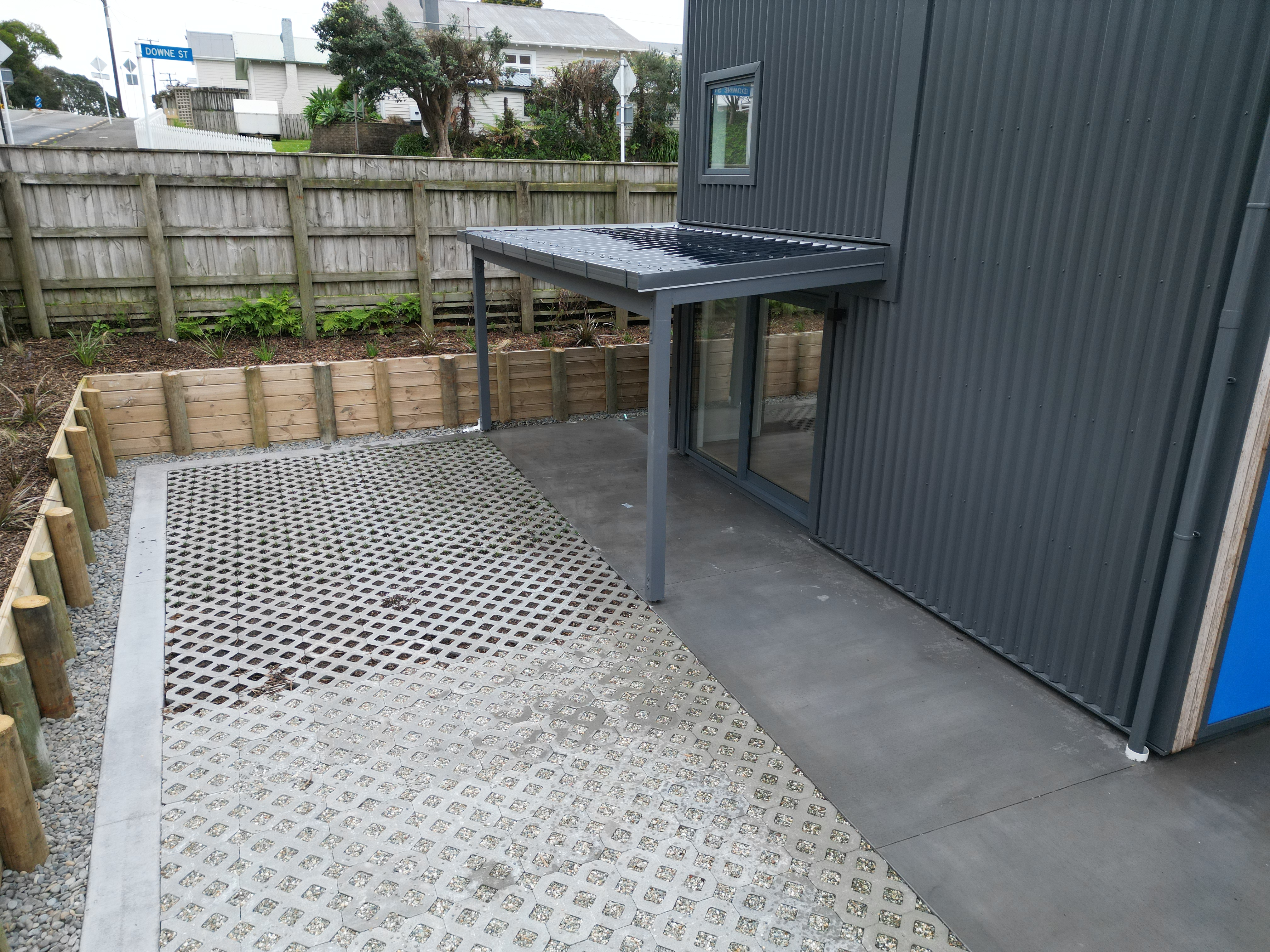New Plymouth 紧凑地段两层新居