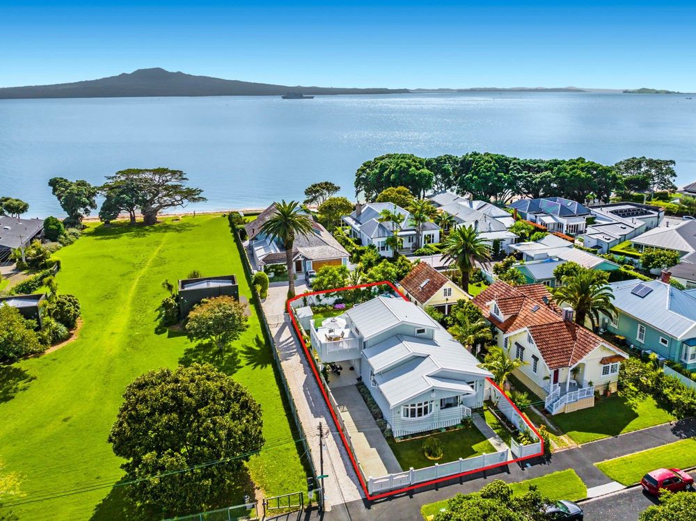 Cheltenham Beach, Devonport Villa Rebuild