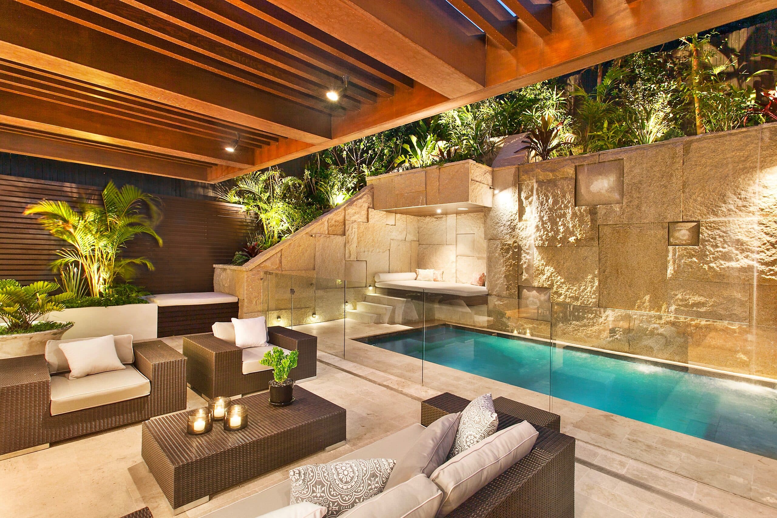 Tamarama Indoor-Outdoor Integrated Courtyard and Pool Design
