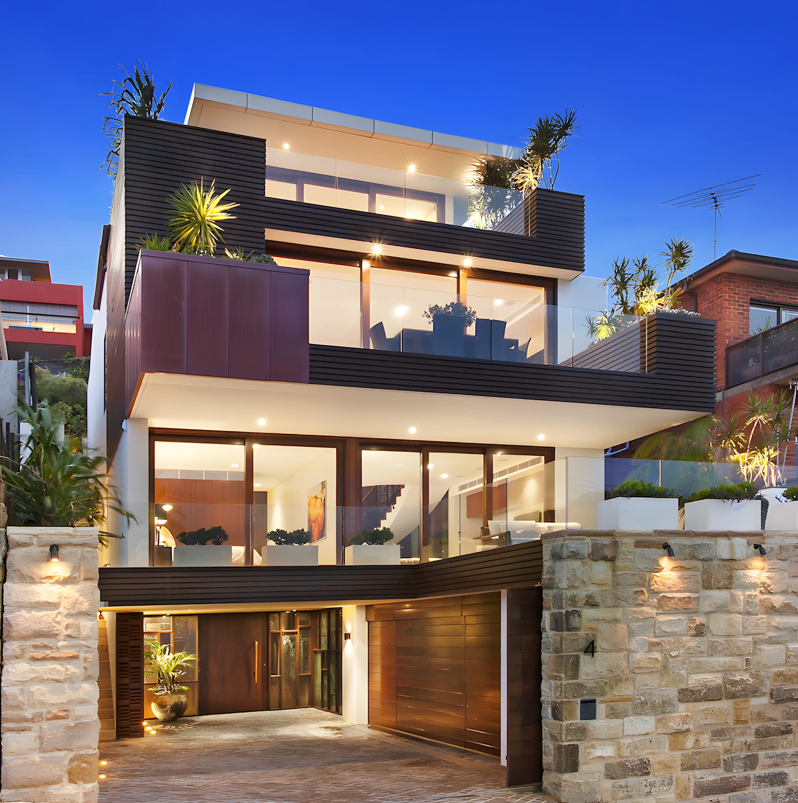 Tamarama Indoor-Outdoor Integrated Courtyard and Pool Design