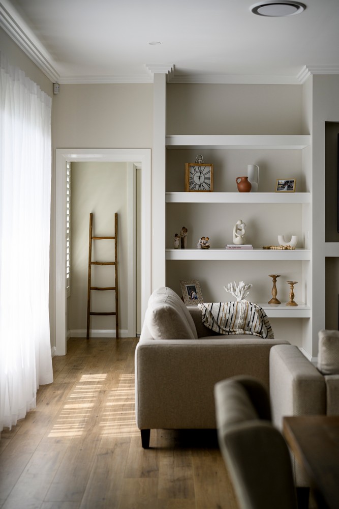 Heart Kew: Single-Storey Split-Level Home Adapted to an Irregular Block