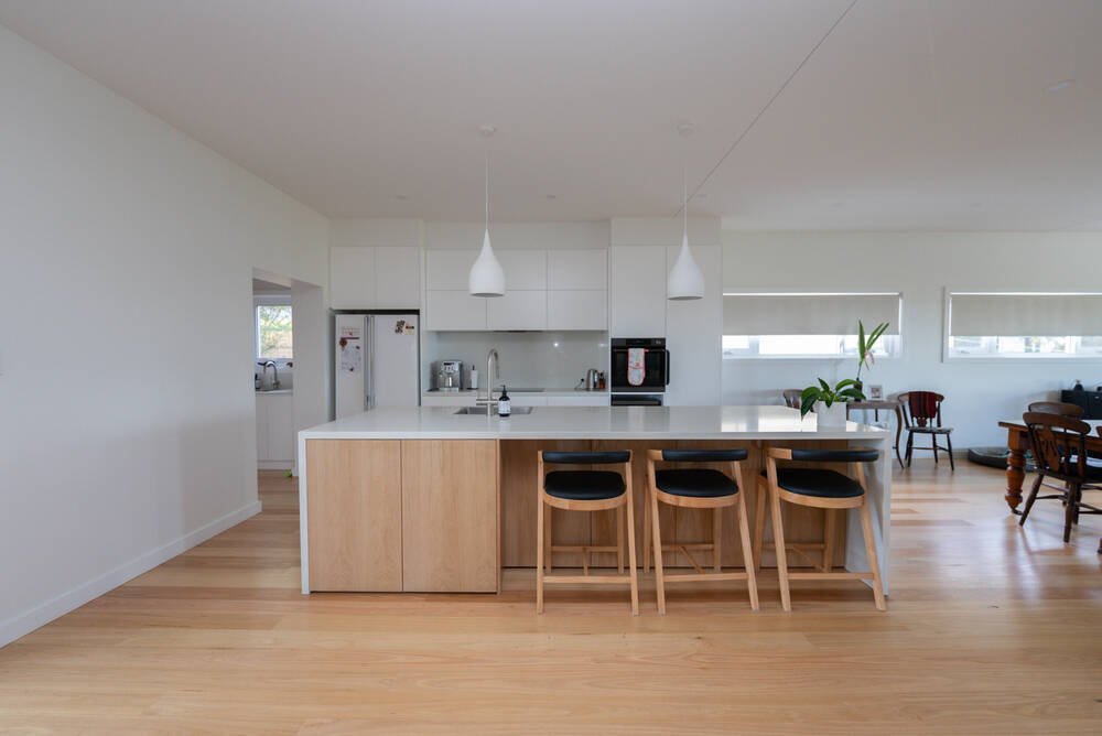 Warriewood 单层砖屋改建三层海景住宅