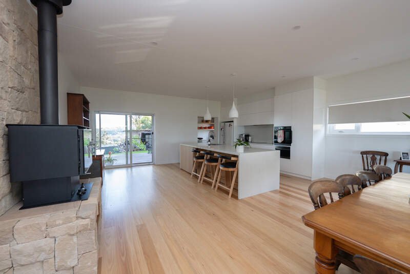 Warriewood 单层砖屋改建三层海景住宅