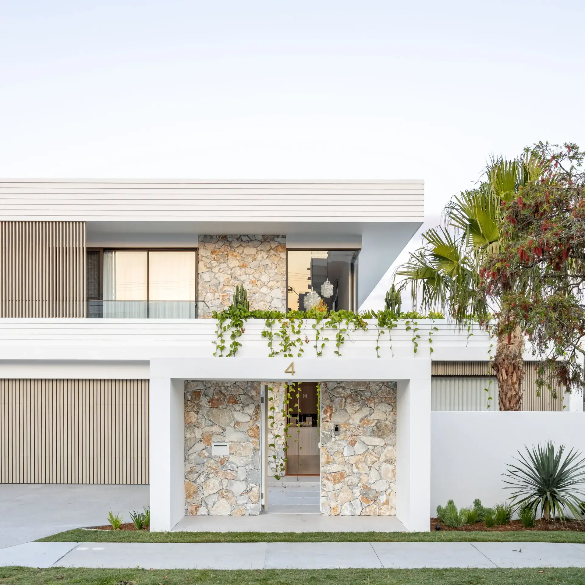 Burleigh Heads Modern Coastal Residence