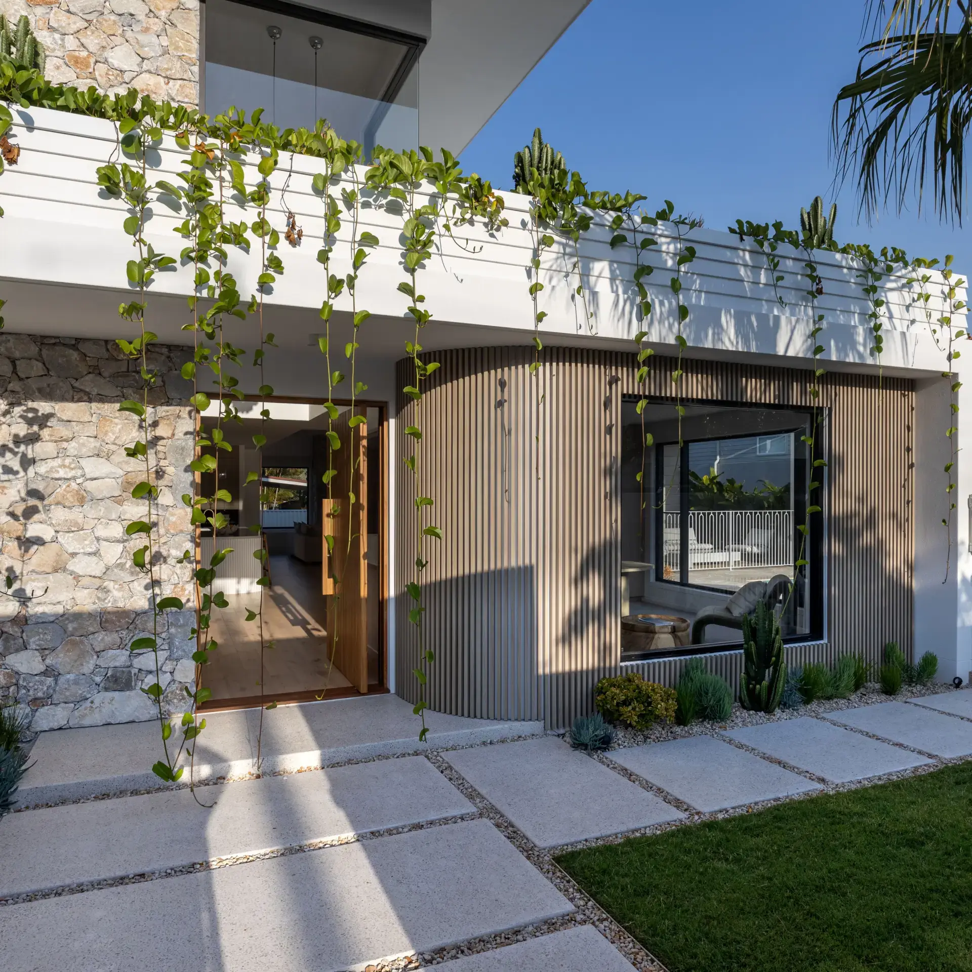 Burleigh Heads Modern Coastal Residence