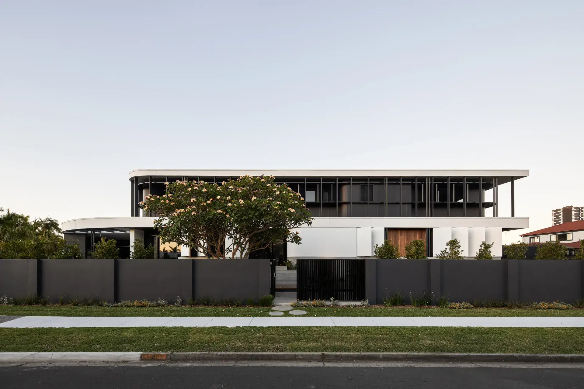 The Eagle: Burleigh Heads Custom Residence