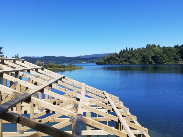 Te Karaka 湖畔船屋建造