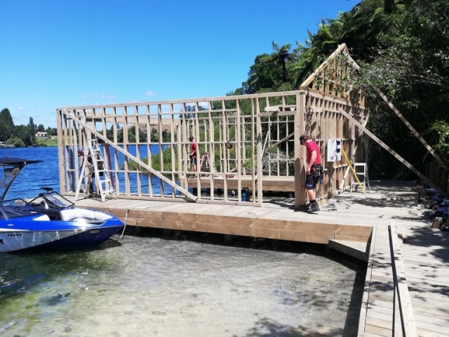 Te Karaka 湖畔船屋建造