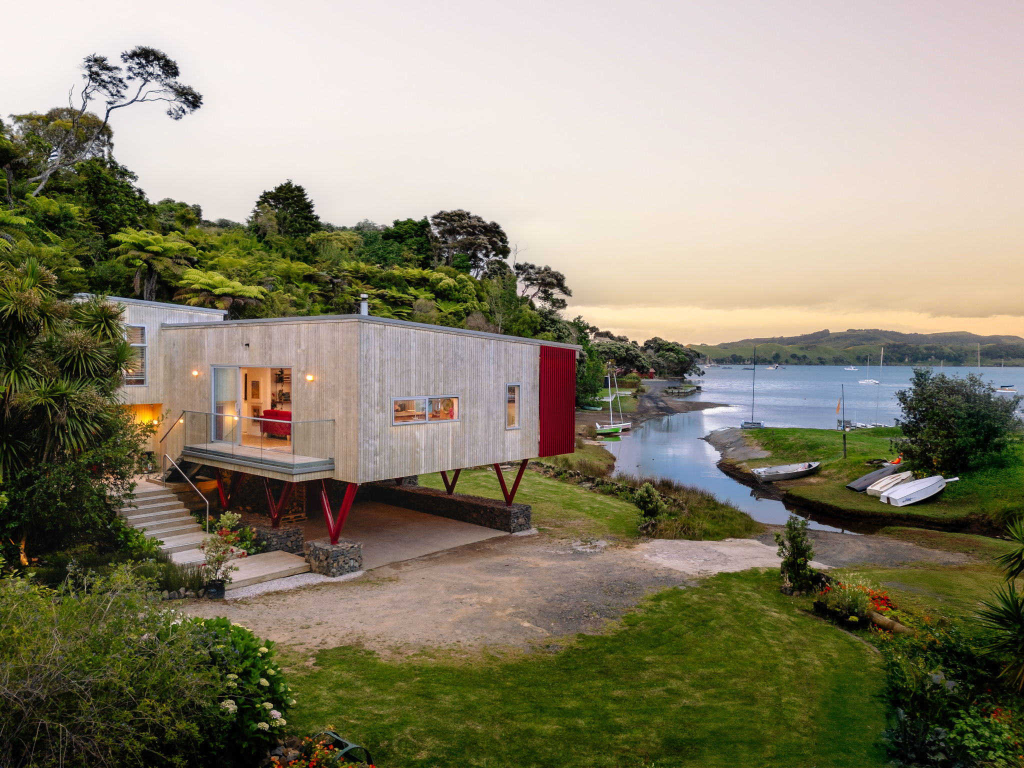 Lorenzen Bay Waterfront Residence in Raglan