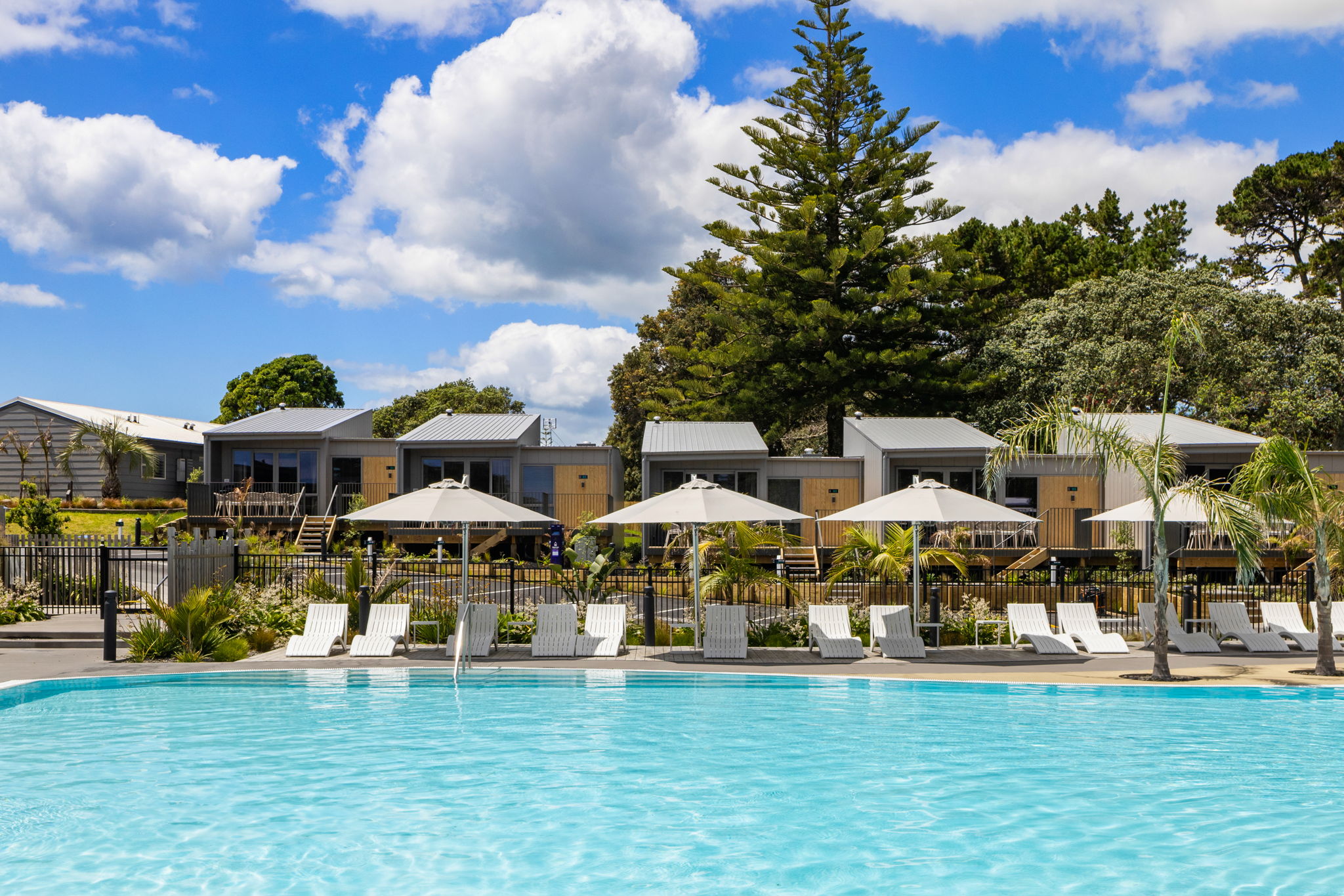 Tasman Tourism 泳池边住宿单元