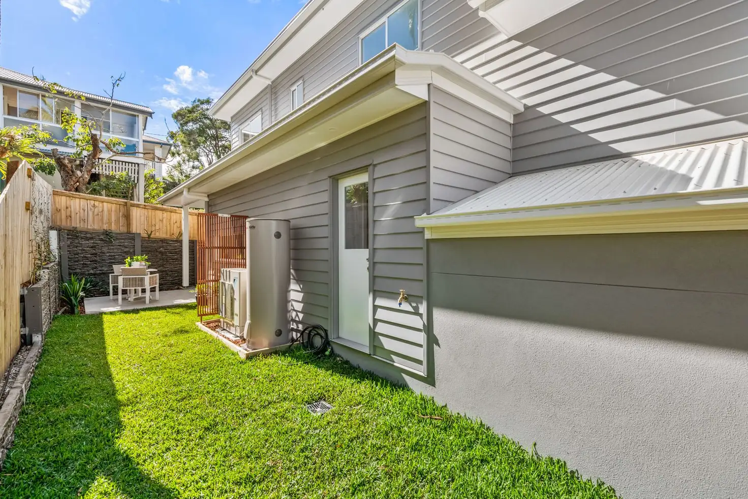 Hawthorne Small Lot Hamptons-Style Freestanding House Design