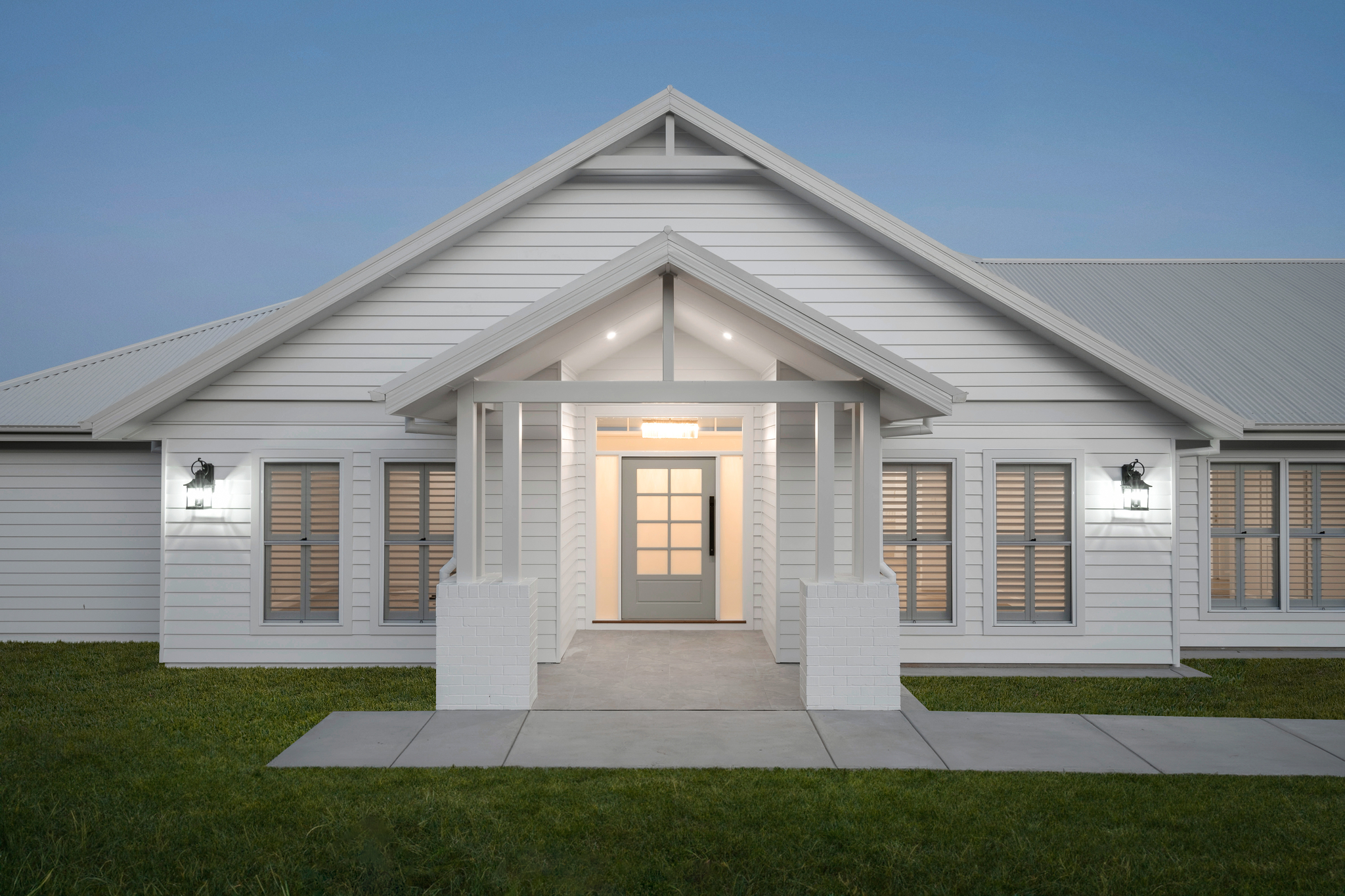 Peppermint: Hampton Style Custom Residence