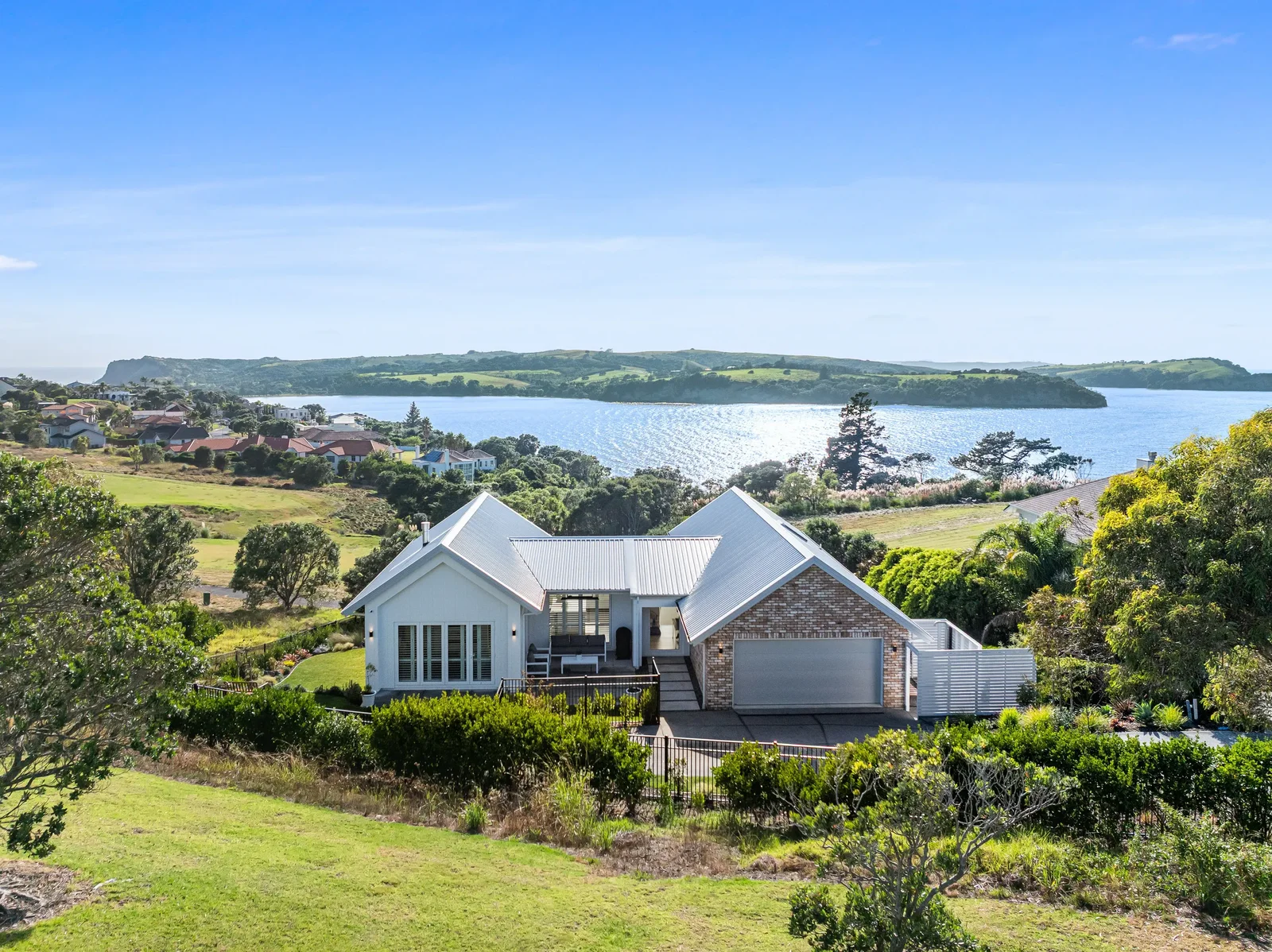 Gulf Harbour House: Waterfront Golf View Residence