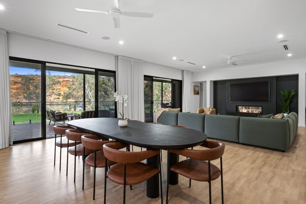 2 Walker Flat: Nhà ở kiểu trụ cột bên Murray River
