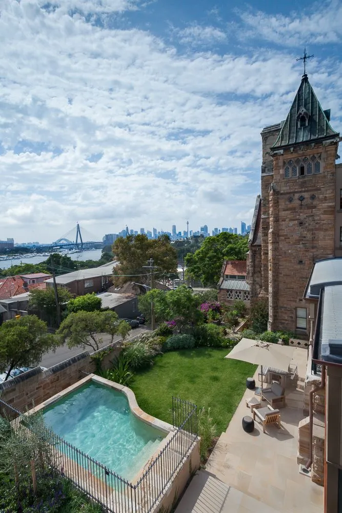مشروع مسبح في قصر The Abbey في Annandale