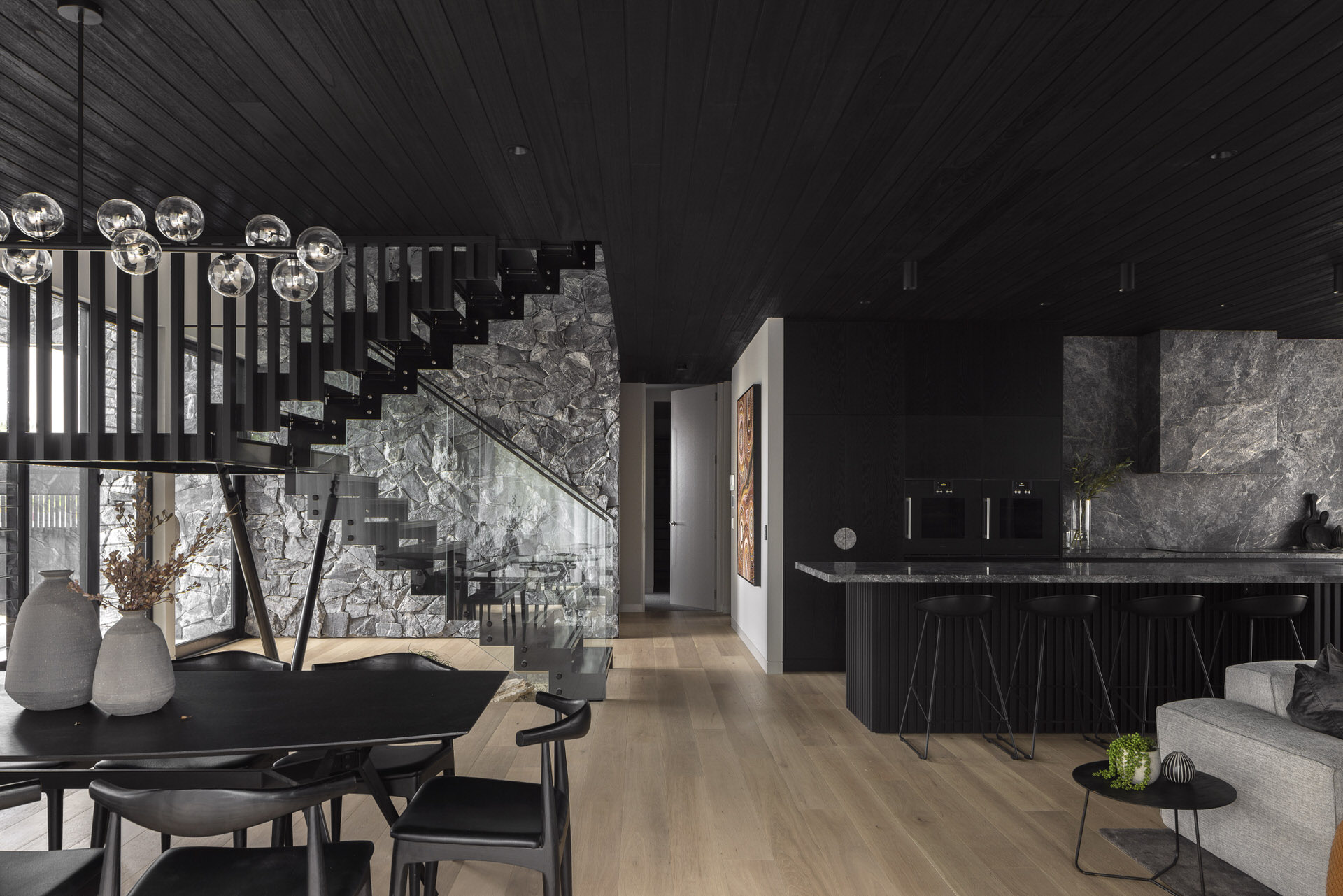 ONYX: Denawen St Detached House