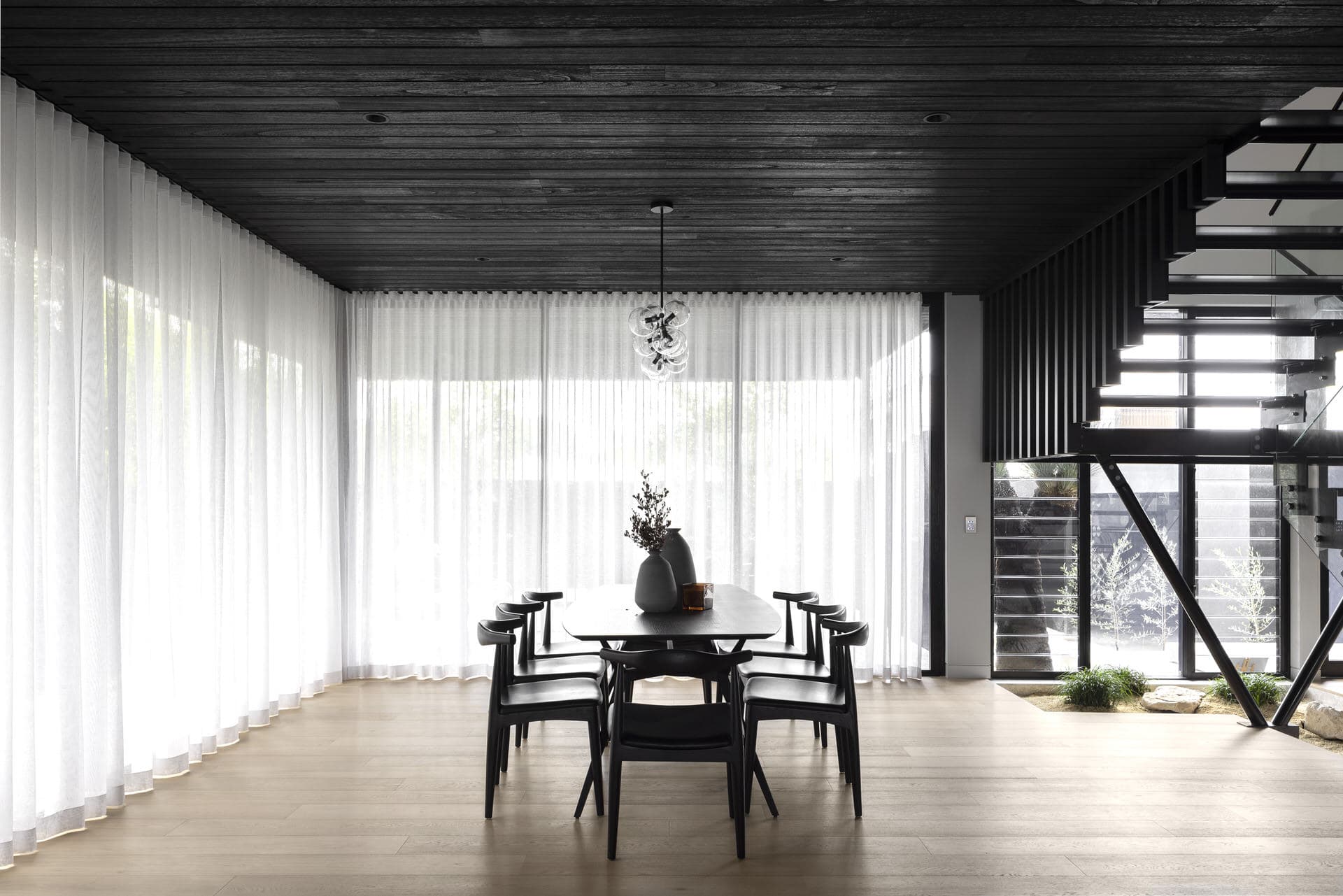 ONYX: Denawen St Detached House