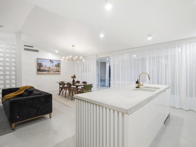 Mallawa Drive Residence in Palm Beach