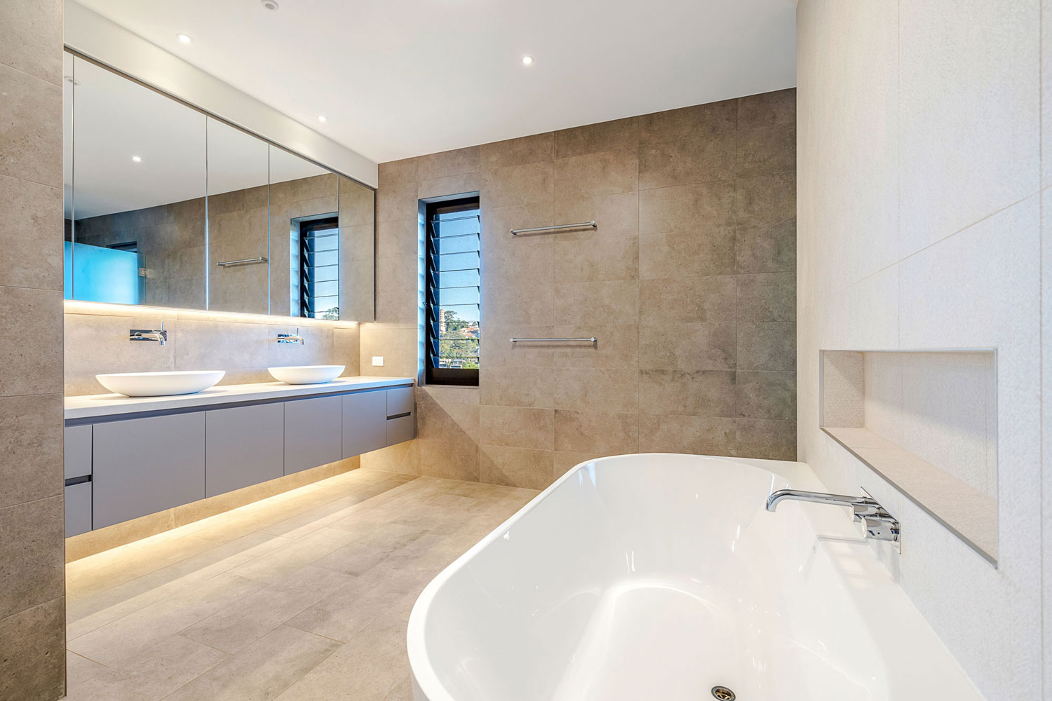 Northbridge Modern Residence
