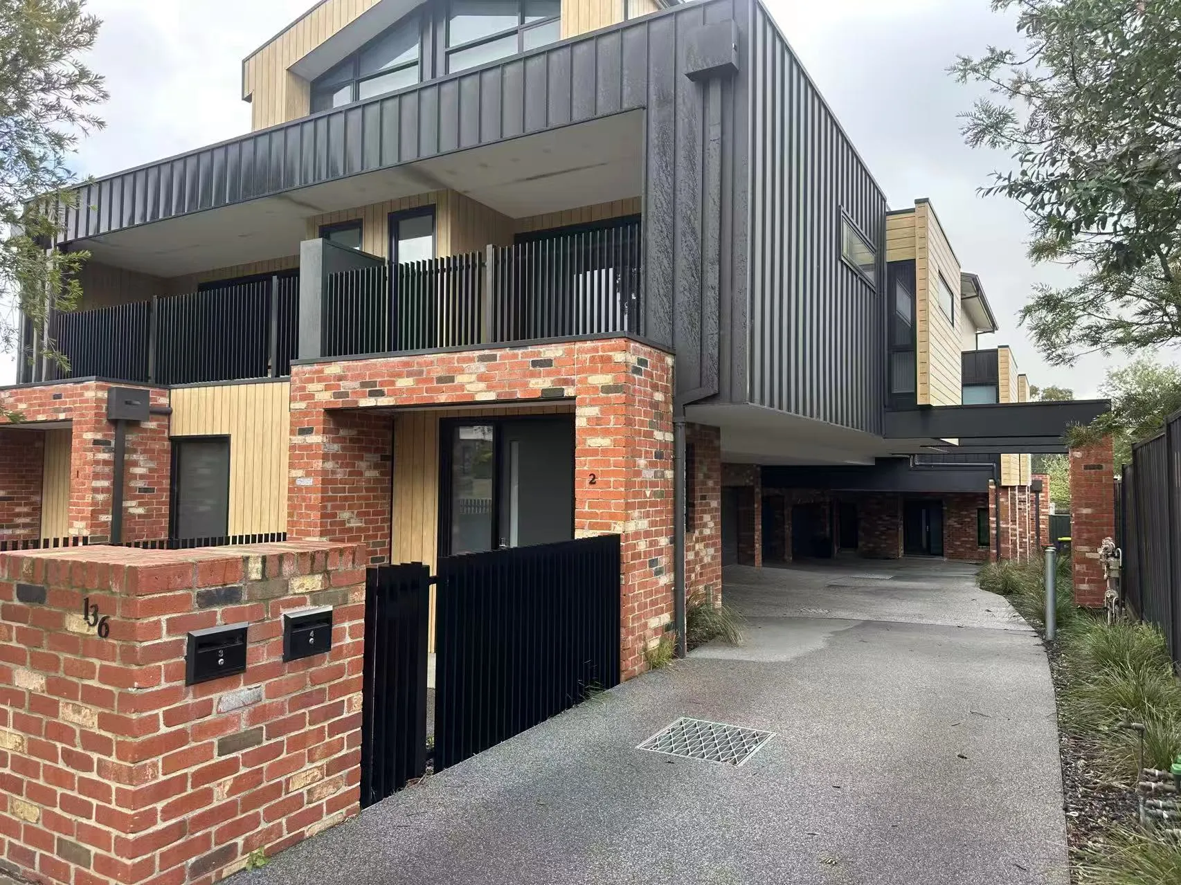 Four Three-Storey Townhouses Project in Reservoir