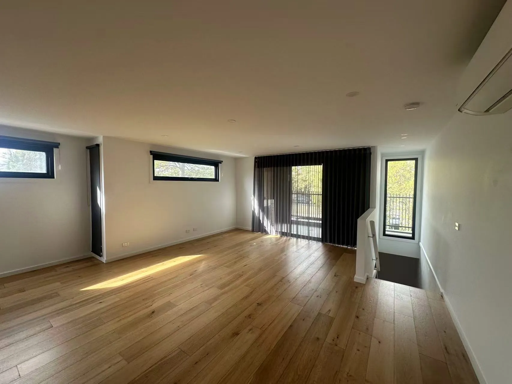 Four Three-Storey Townhouses Project in Reservoir