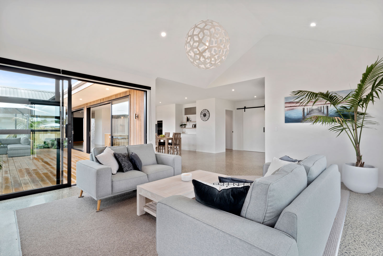 Sandpiper Avenue New Family Residence