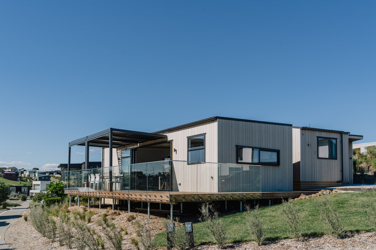 Raglan One Maataitai 现代海岸住宅
