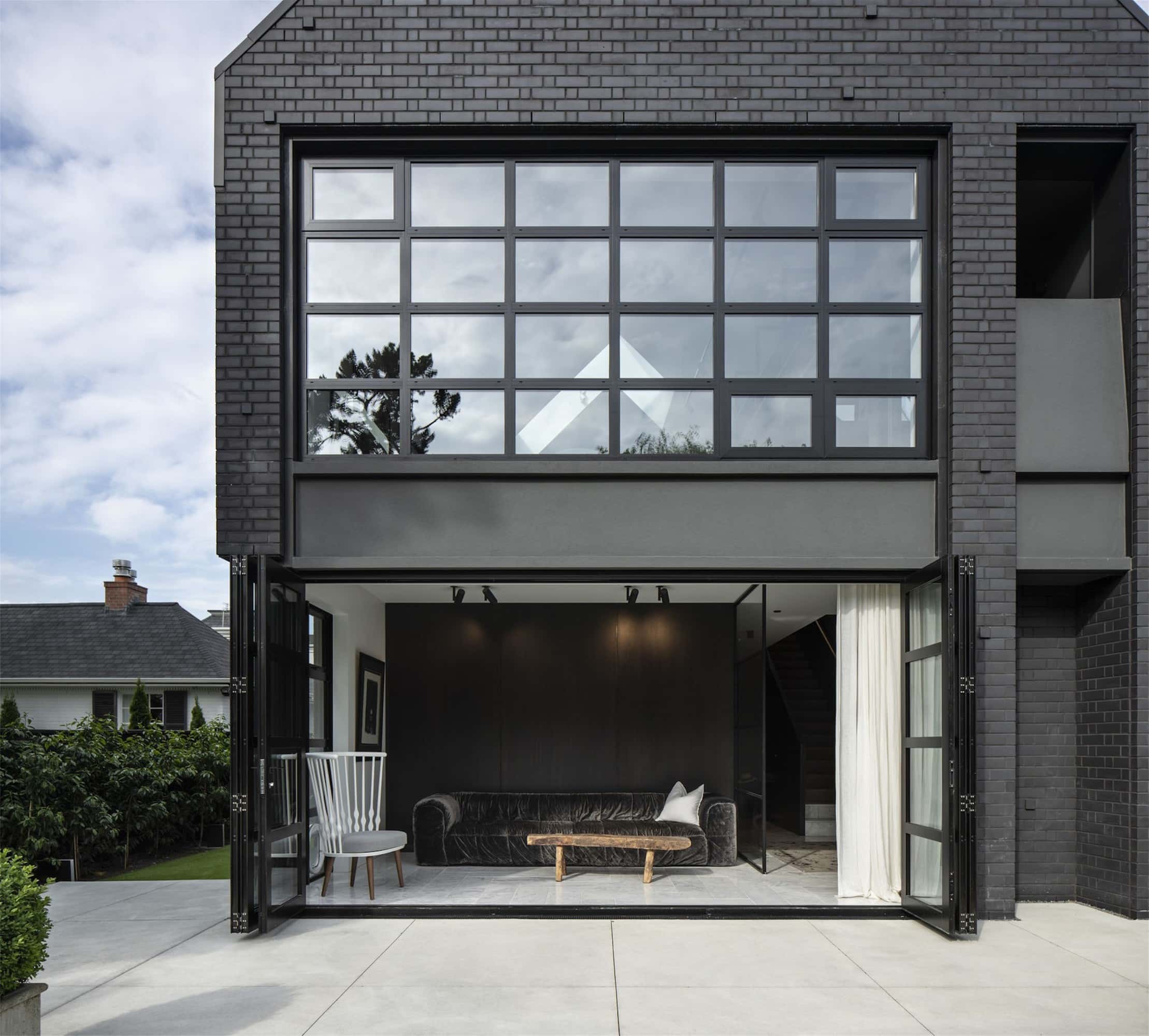 Park Terrace Hot-Rolled Steel Barn Door Residence
