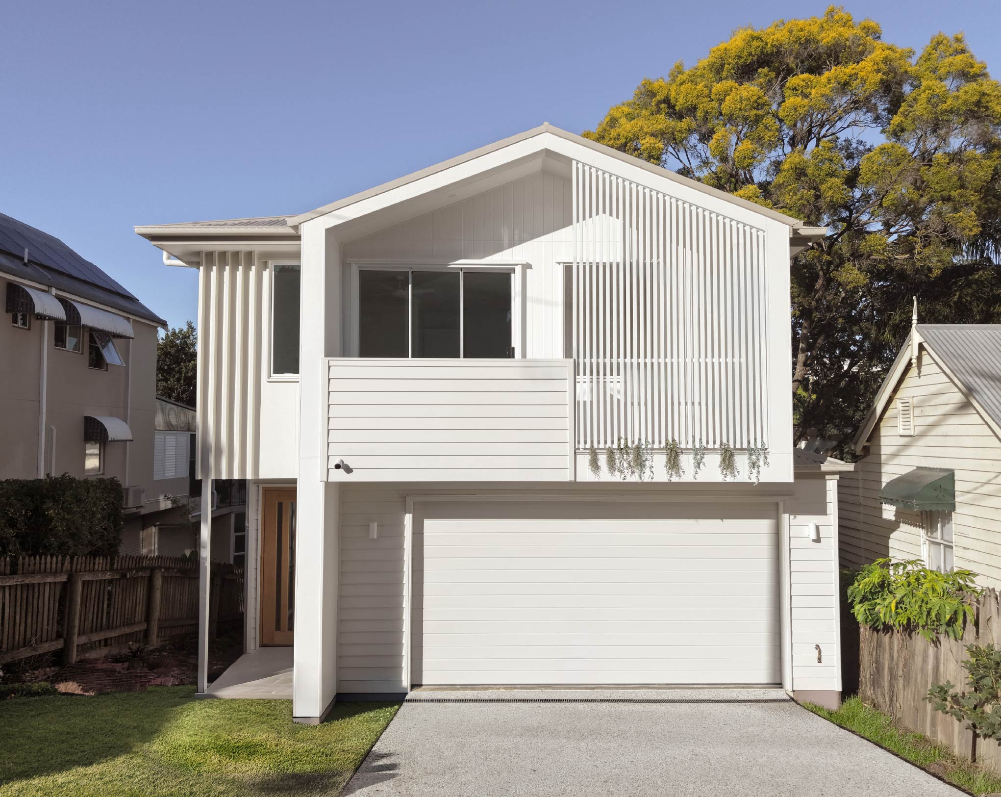 Taringa 斜坡地塊訂製住宅