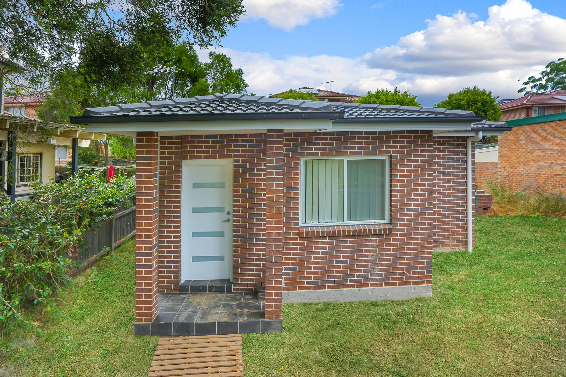 Dự án cải tạo garage thành nhà 2 phòng ngủ tại Epping